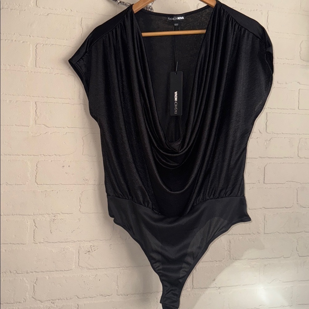 Fashion nova bodysuit black 1x NEW cowl neck plunge everything nice cap sleeve